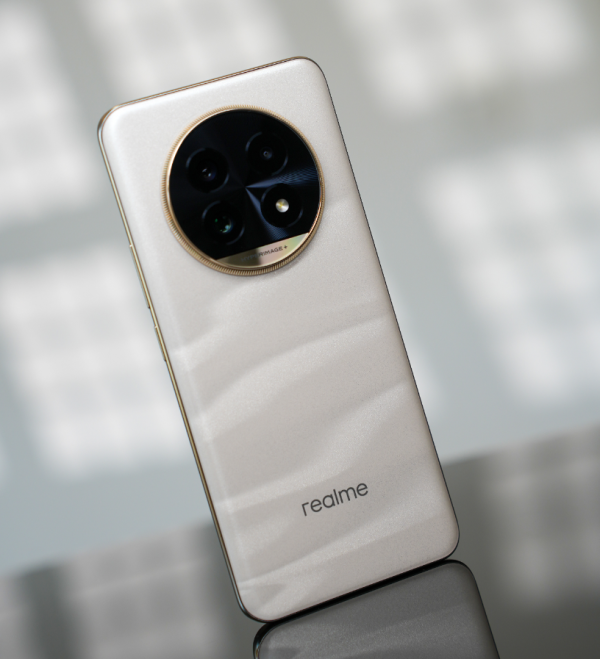 360配资在线配资 真我彻底发飙? 512GB+120倍变焦才卖1360元, 4nm芯片+五星抗摔